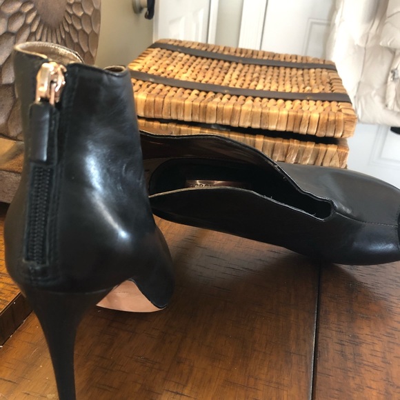 BCBG MaxAzria Open Toe Booties Sz 8 - Picture 2 of 6